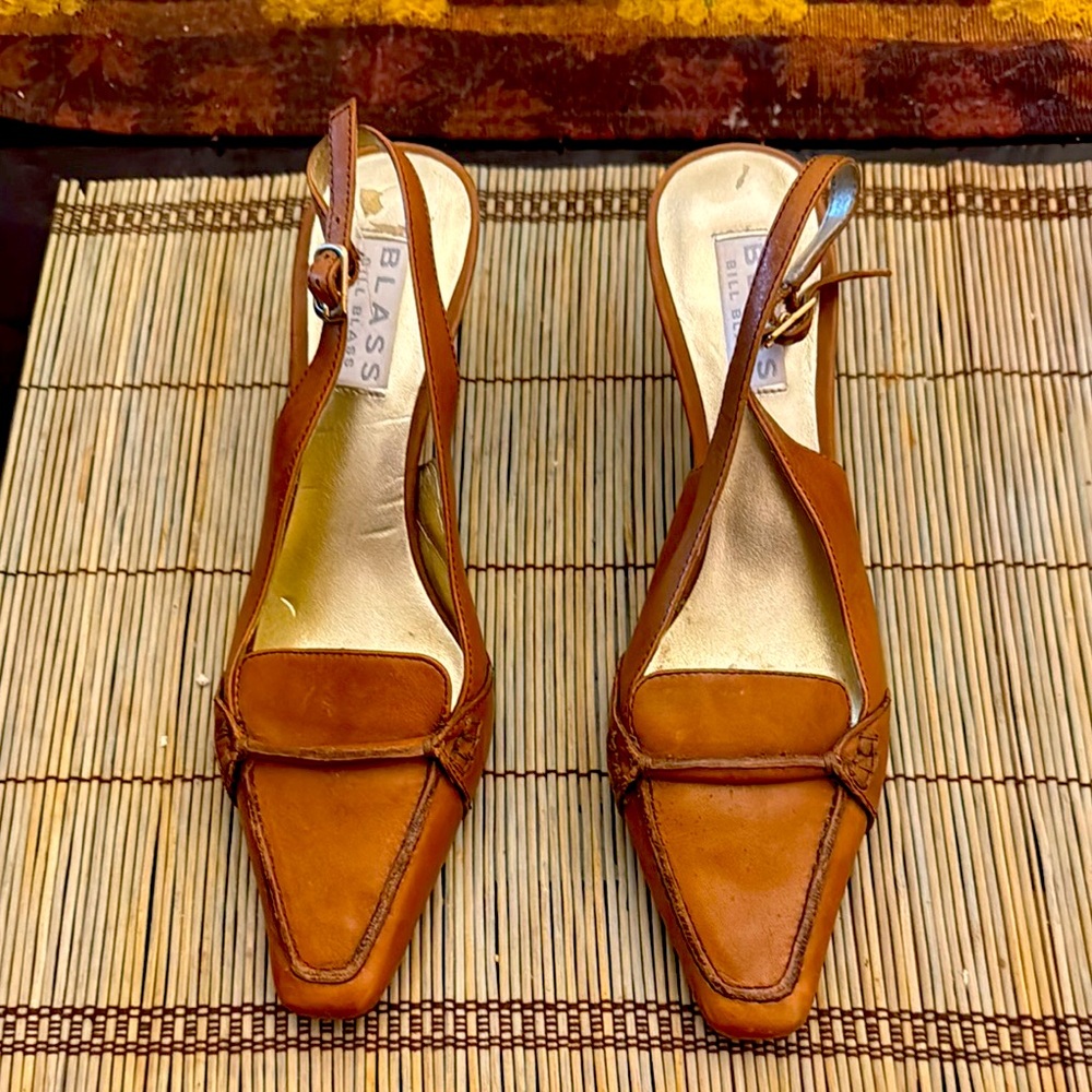 Bill Blass light brown classic leather shoes.